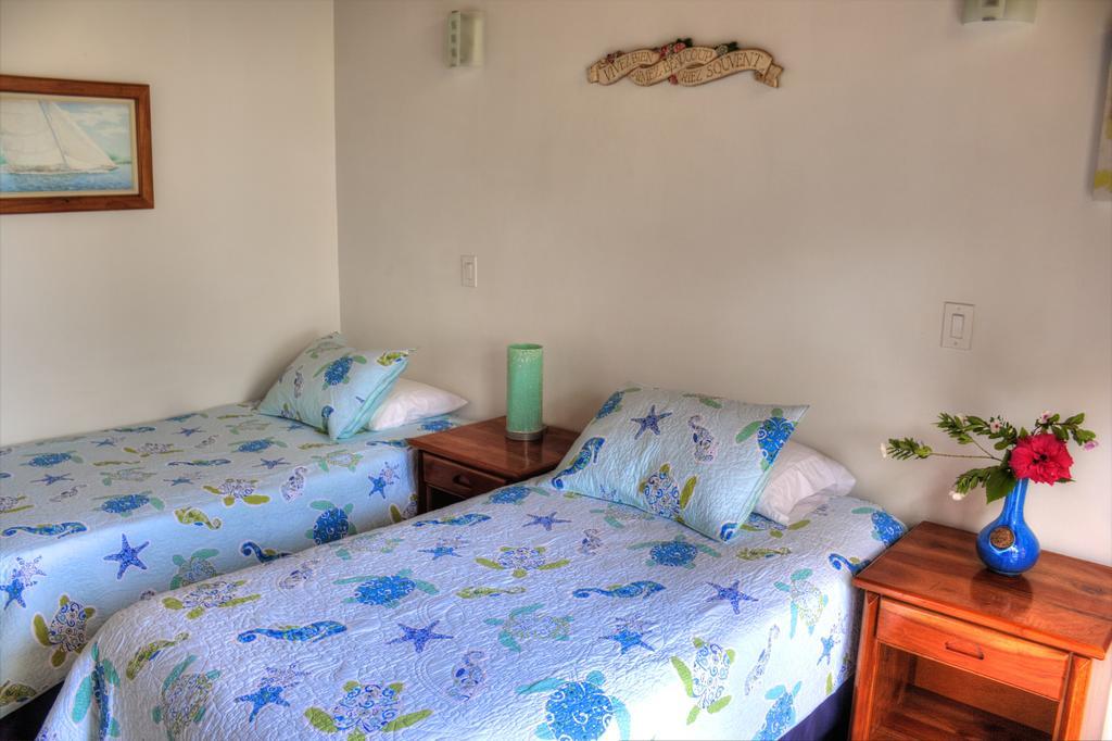 The Isabela Beach House Puerto Villamil Exterior photo