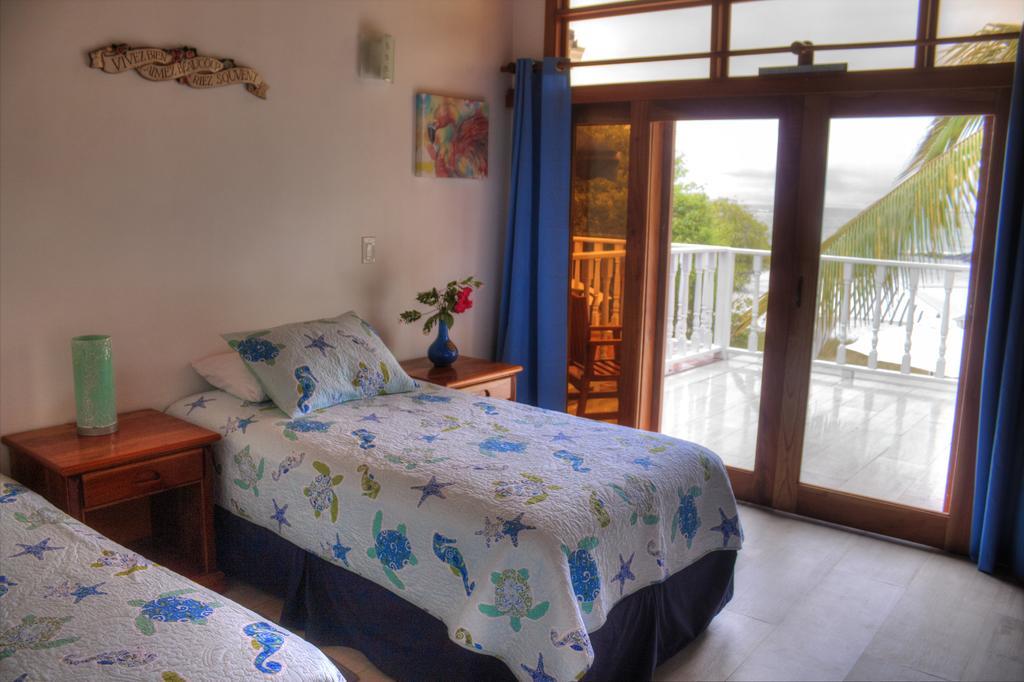 The Isabela Beach House Puerto Villamil Exterior photo